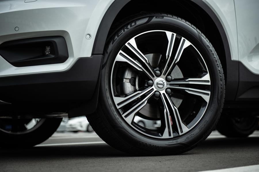 Колеса Volvo XC40 T4 Inscription 2018 года  (JP) (фото 3 из 4)